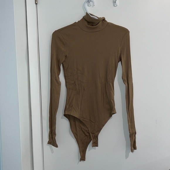 H&M Long sleeve turtleneck bodysuit. Small size - Picture 1 of 3